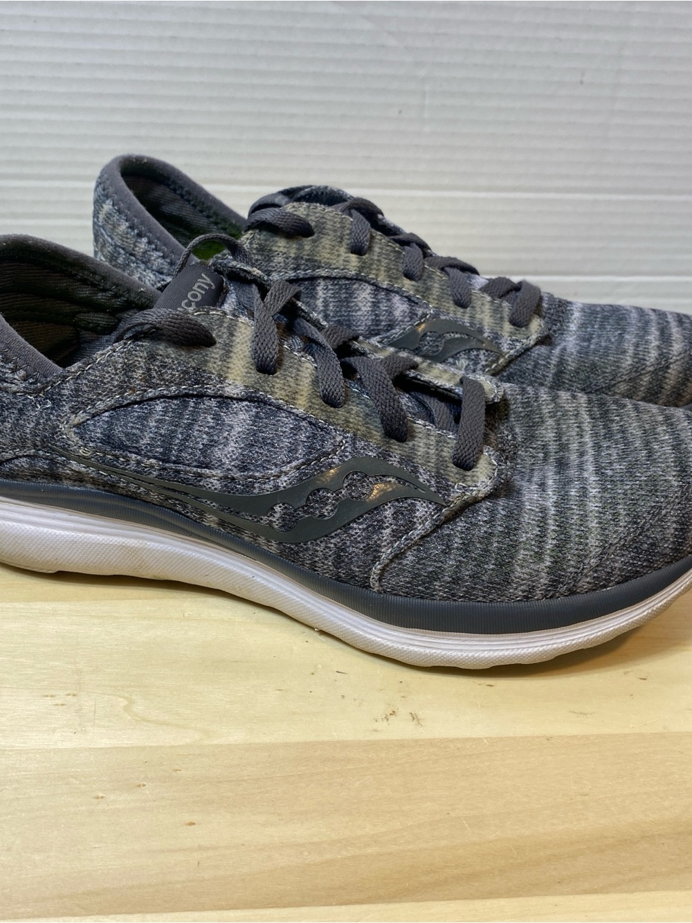 saucony kineta relay Women’s Gray Athletic Running Shoes Sneakers Size 8 S15244-